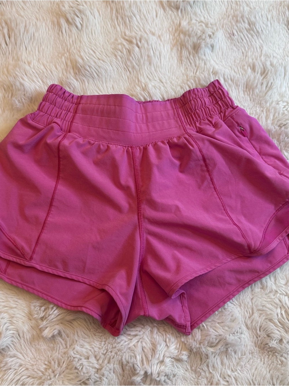 Lululemon Hotty Hot Short 2.5"
Sonic Pink 💖